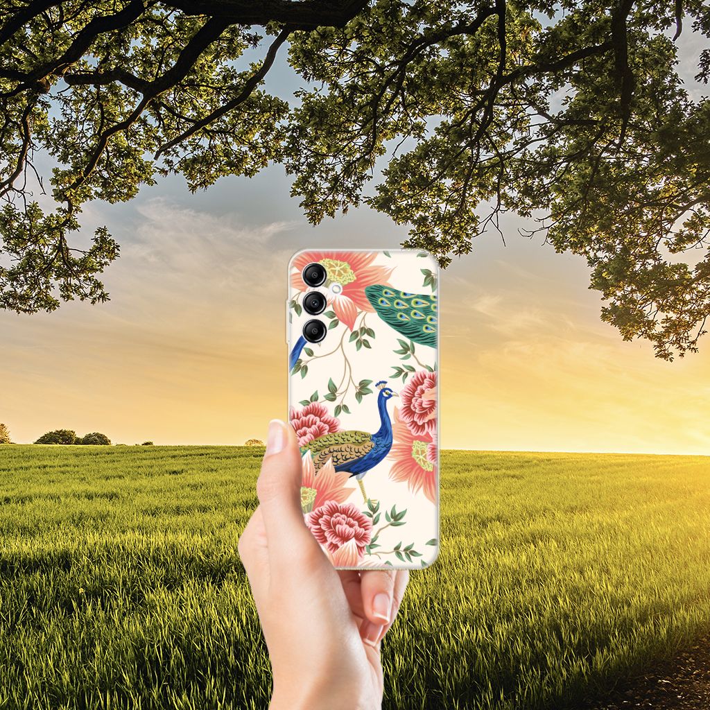 TPU Hoesje voor Samsung Galaxy A14 5G Pink Peacock met kleurrijke pauwen en bloemen design in een hand.