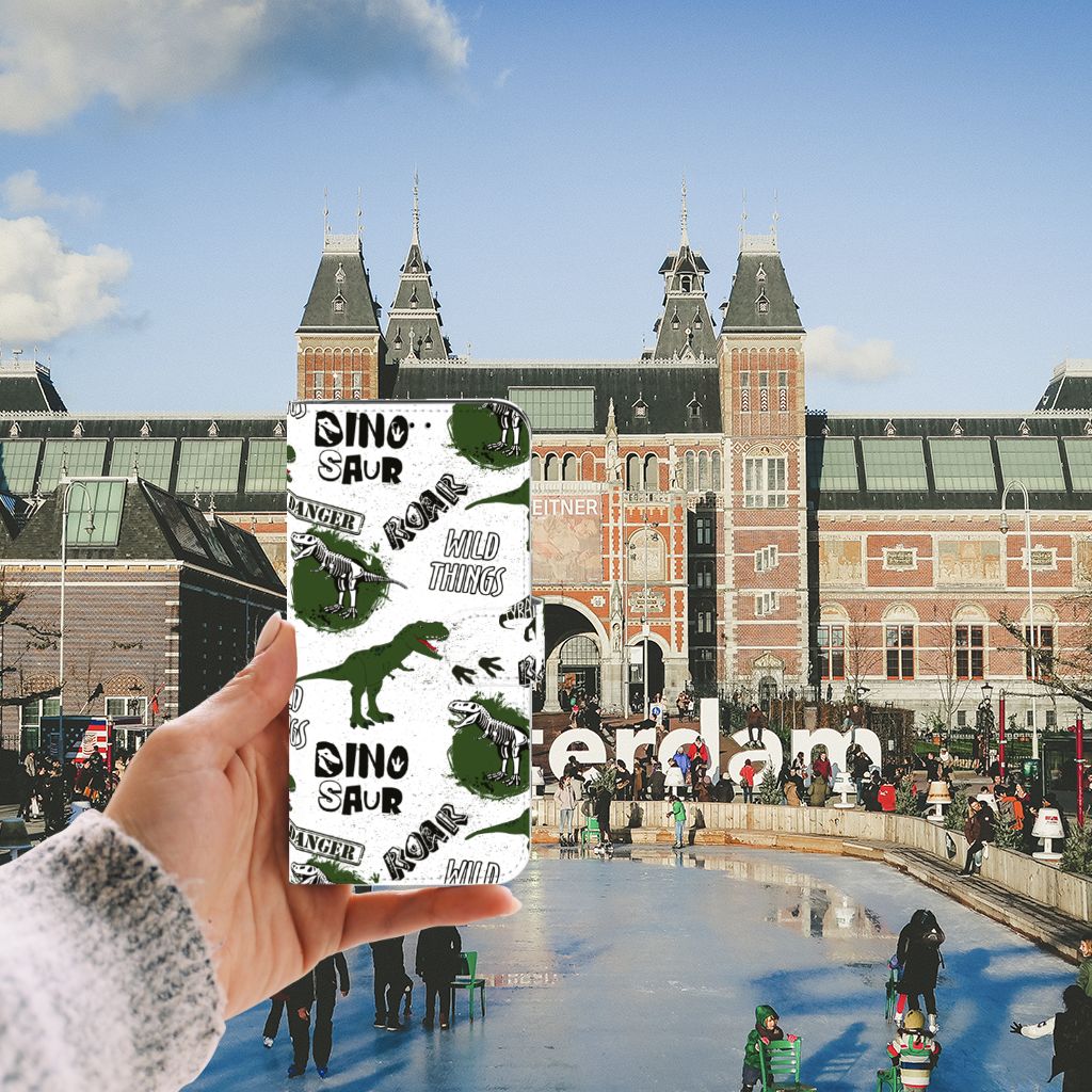 Telefoonhoesje met Pasjes voor Apple iPhone 11 Pro Max Dinosaurus in hand met Amsterdams landschap op de achtergrond.