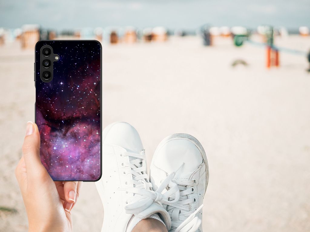 Backcover voor Samsung Galaxy A14 5G Galaxy met een heelal ontwerp, vastgehouden op het strand.