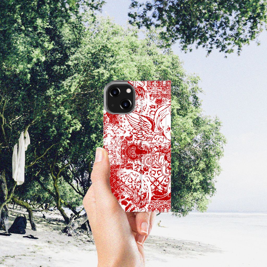 Mobiel BookCase iPhone 14 Angel Skull Rood met mysterieuze bandana print in een natuurlijke omgeving đ
