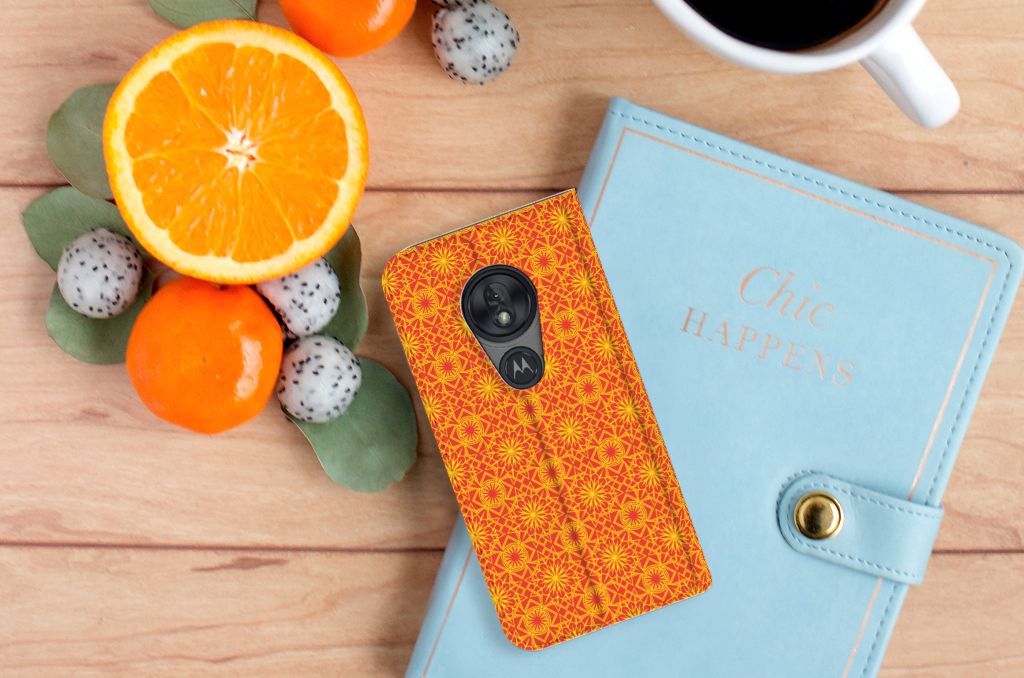 Motorola Moto G7 Play Hoesje met Magneet Batik Oranje - B2C Telecom