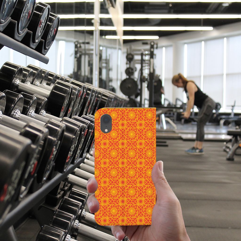 Apple iPhone Xr Hoesje met Magneet Batik Oranje