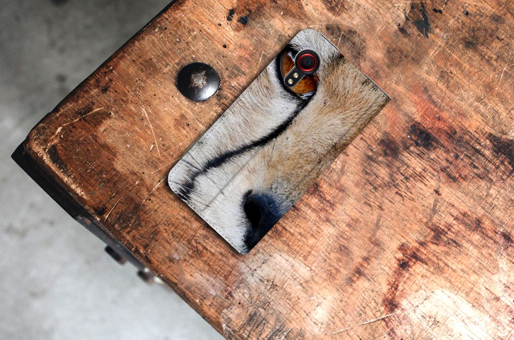 Samsung Galaxy Xcover 5 Hoesje maken Cheetah met cheetah print op houten tafel