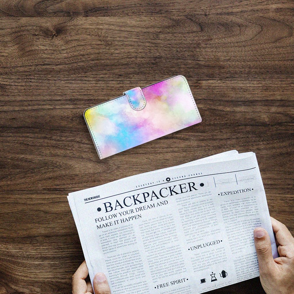 Hoesje Samsung Galaxy A14 4G Watercolor Light op een houten tafel met een krant eronder.