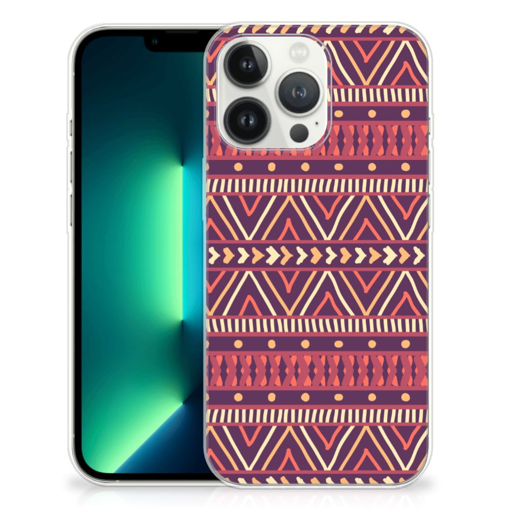 iPhone 13 Pro Max TPU bumper Aztec Paars met kleurrijk Aztec patroon en smartphone op achtergrond.