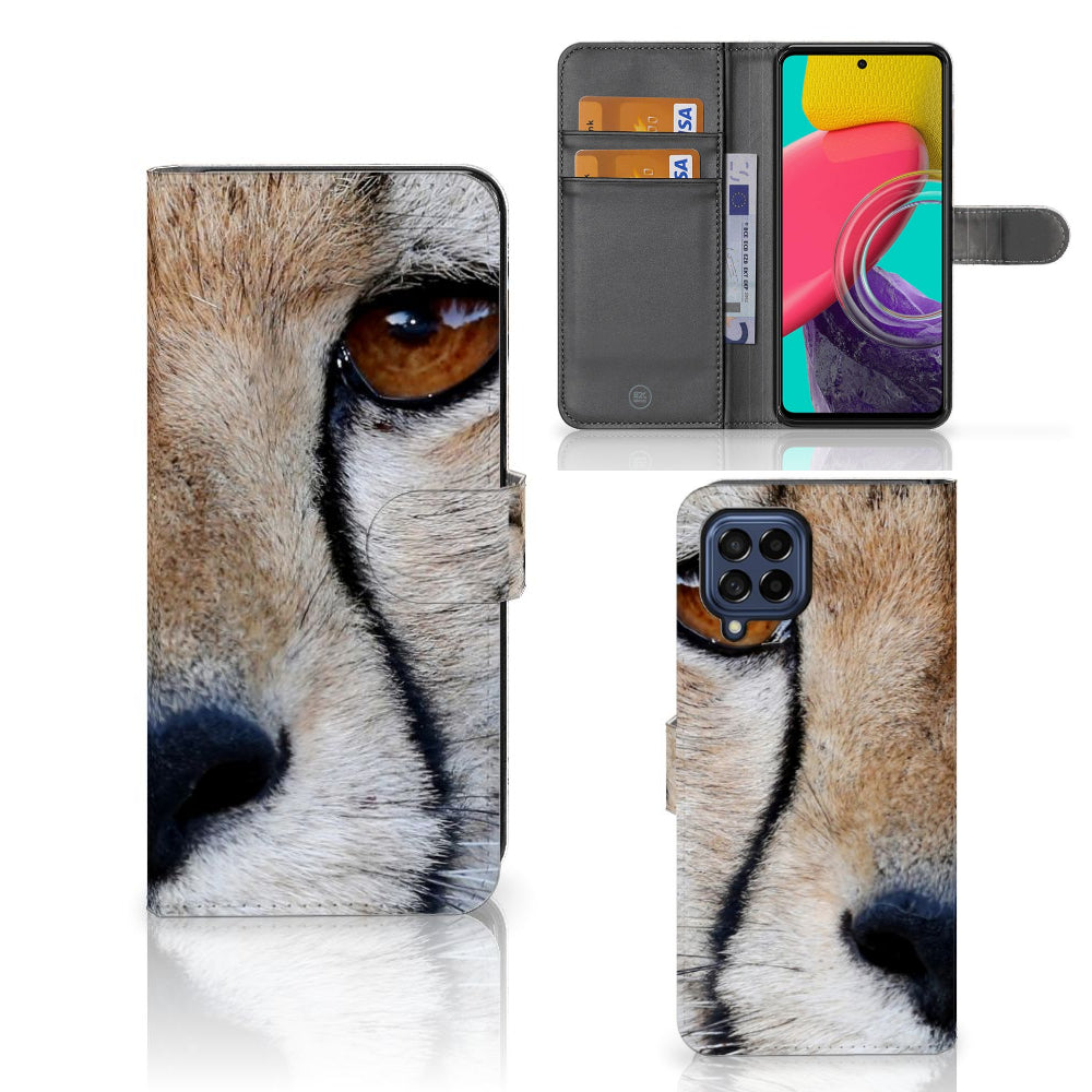 Samsung Galaxy M53 Telefoonhoesje met Pasjes Cheetah met close-up afbeelding van een cheeta gezicht.