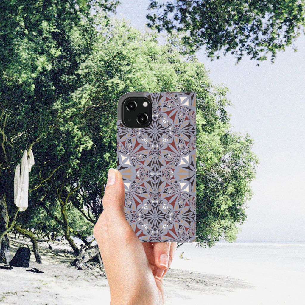 iPhone 13 Standcase Flower Tiles