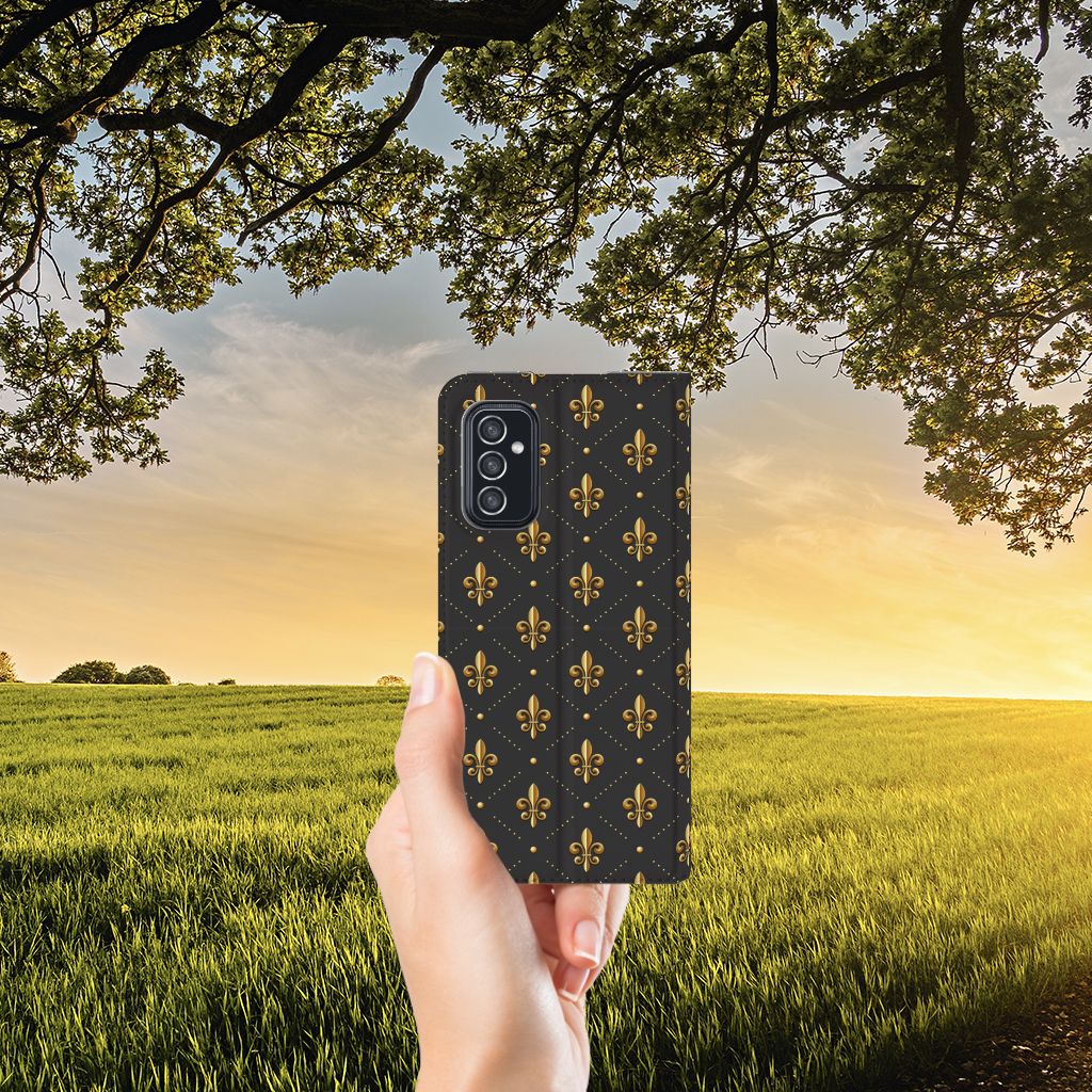 Samsung Galaxy M52 Hoesje met Magneet Franse Lelie - B2C Telecom