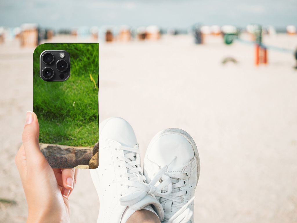 iPhone 15 Pro Hoesje maken Panda met groen ontwerp, perfect voor trendy smartphonegebruikers.