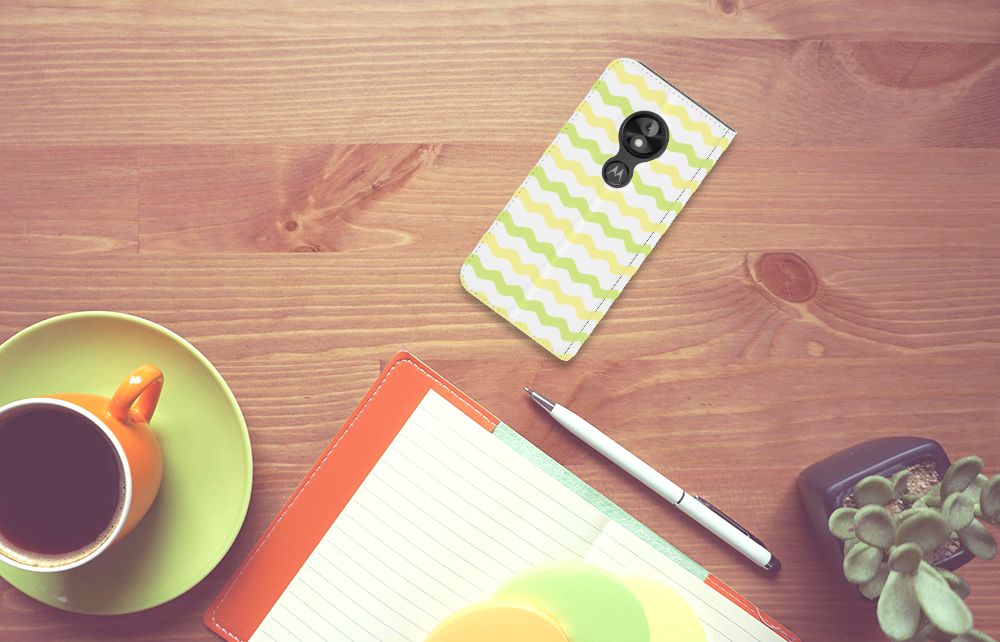 Motorola Moto E5 Play Hoesje met Magneet Waves Yellow