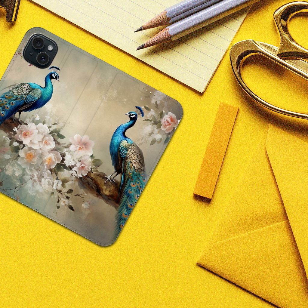 Hoesje maken voor iPhone 15 Plus Vintage Pauwen met prachtige pauwen en bloemendesign 🌸.