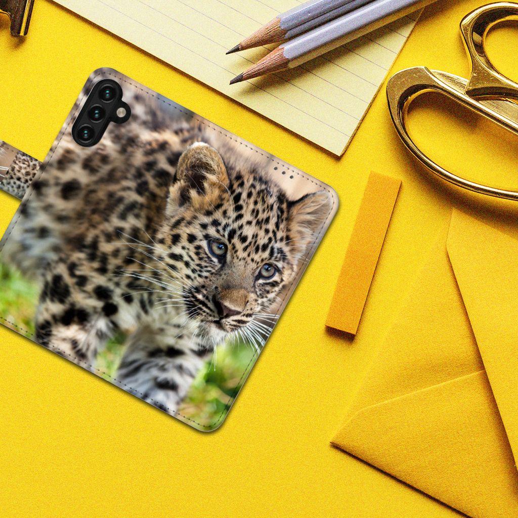 Samsung Galaxy A04s | Samsung Galaxy A13 5G Telefoonhoesje met Pasjes Baby Luipaard
