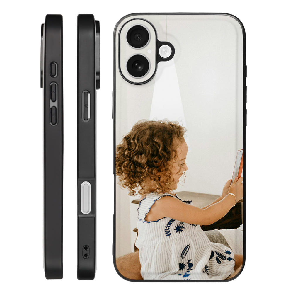 Back Cover Hoesje Maken iPhone 16 Plus met afbeelding van een meisje dat met een telefoon speelt.