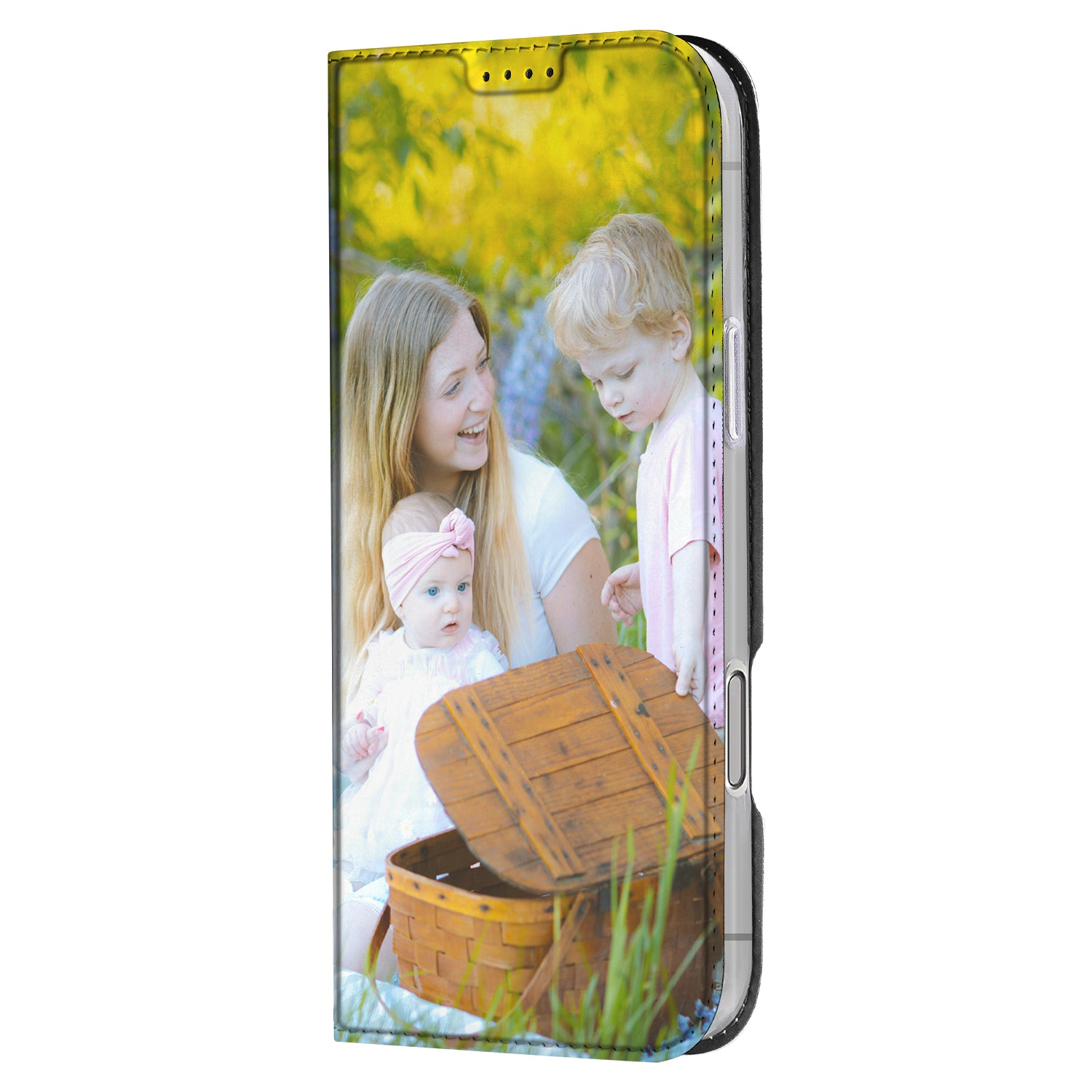 Stand Case Hoesje Maken iPhone 16 Pro Max met een afbeelding van een moeder met haar kinderen in het gras.