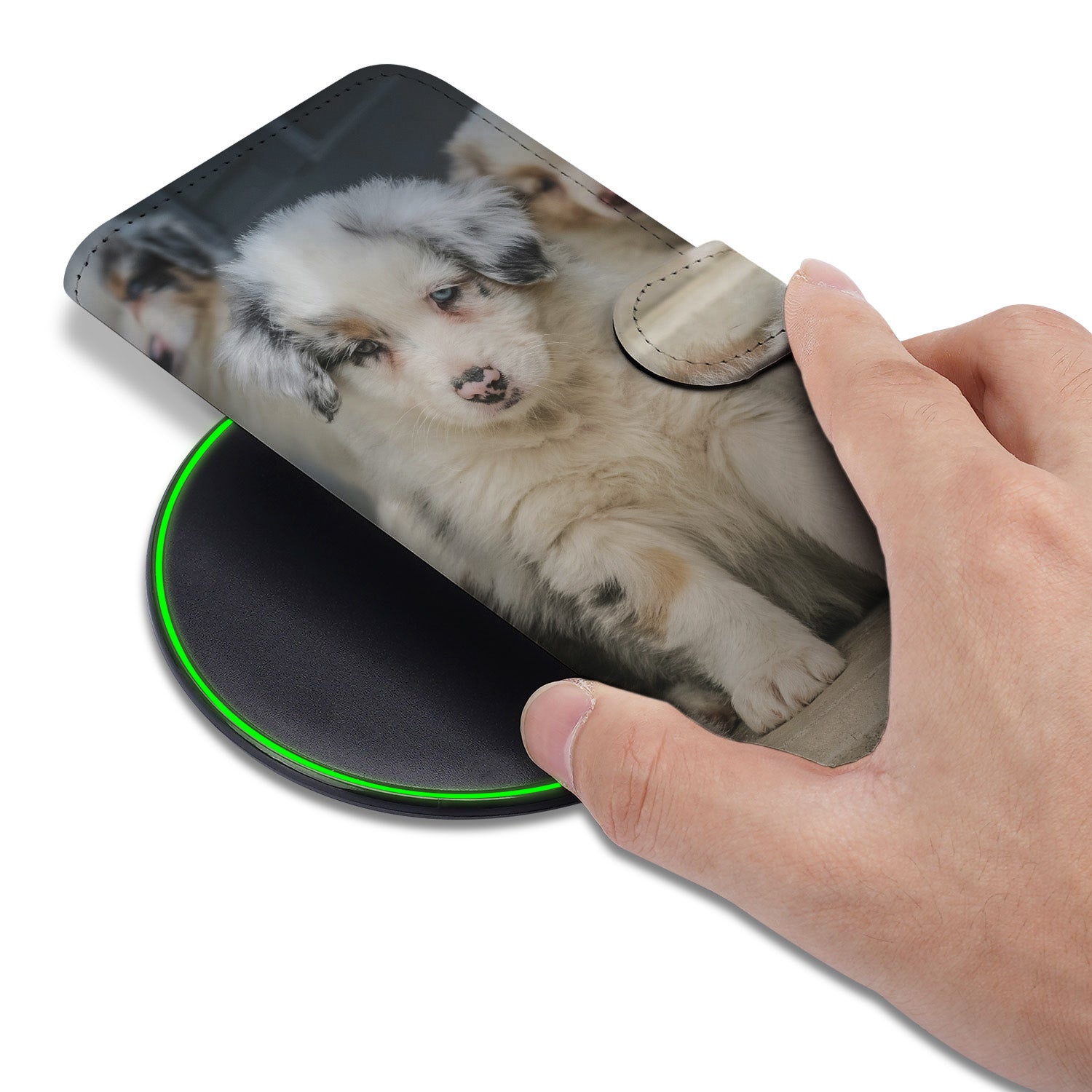 Book Case Hoesje Maken iPhone 16 Pro met afbeelding van schattige puppy op een oplader.