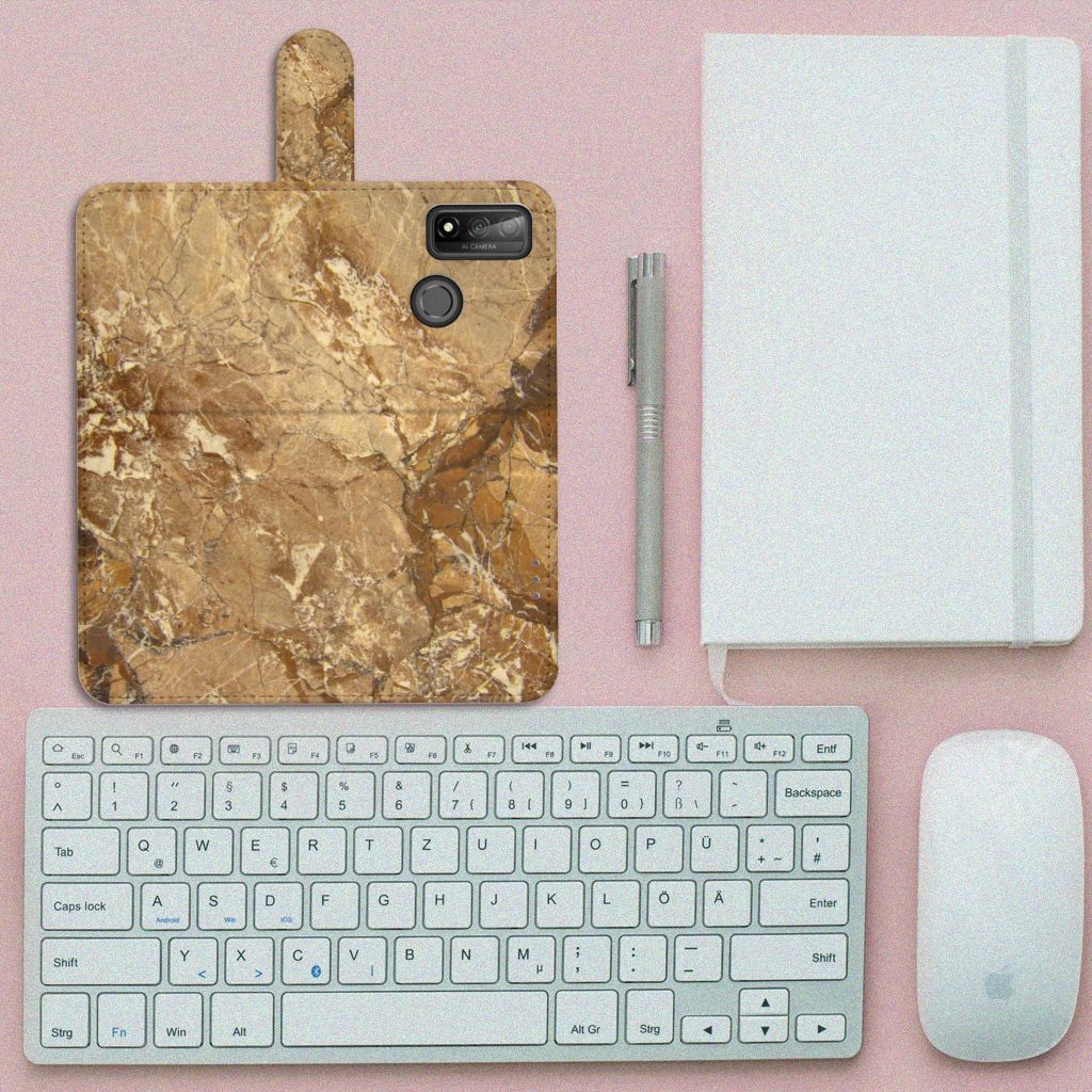 Huawei P Smart 2020 Bookcase Marmer Creme op een bureau met toetsenbord en notitieboek.