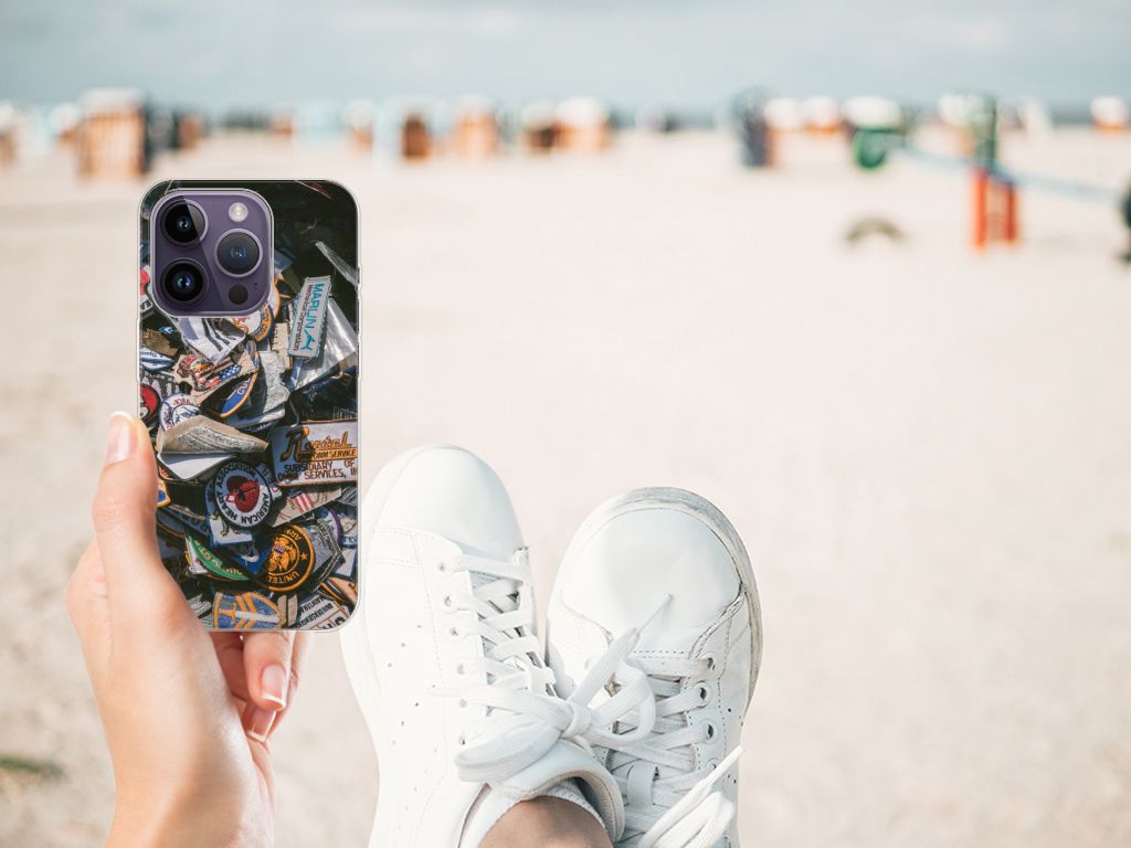 Apple iPhone 14 Pro Siliconen Hoesje met foto Badges B2C Telecom