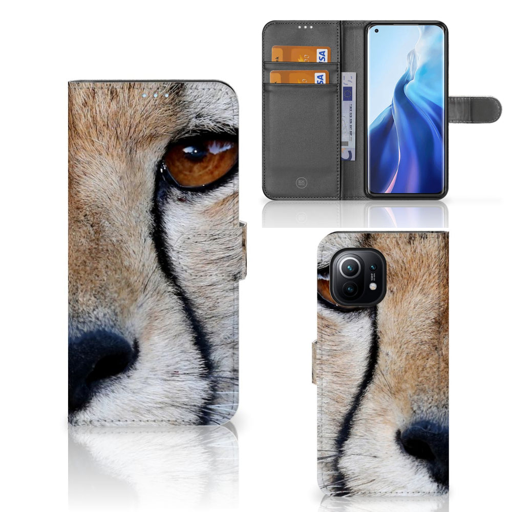 Xiaomi Mi 11 Telefoonhoesje met Pasjes Cheetah met close-up afbeelding van een cheeta's gezicht.