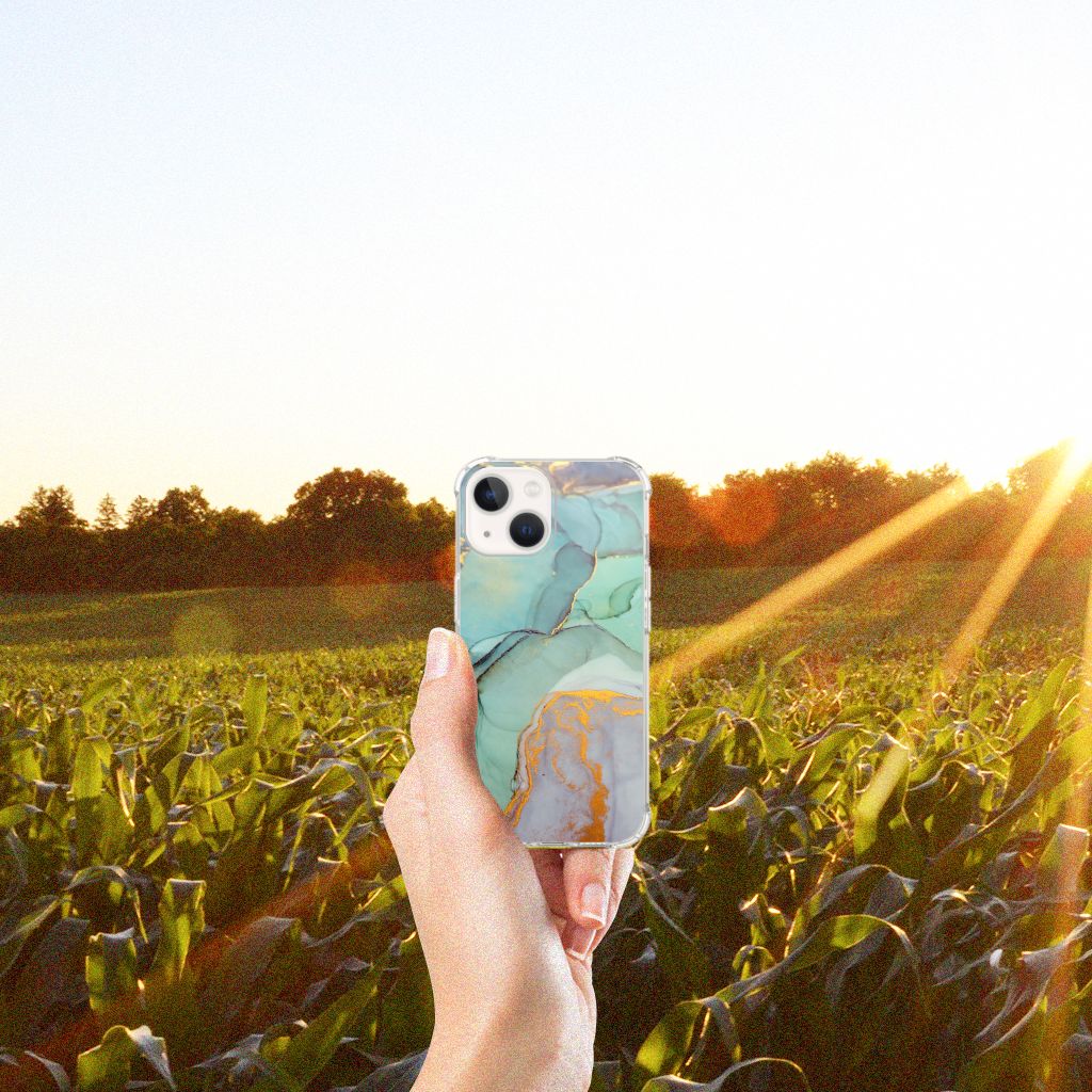 Back Cover voor iPhone 13 mini Watercolor Mix in de hand, stralende zon op de achtergrond