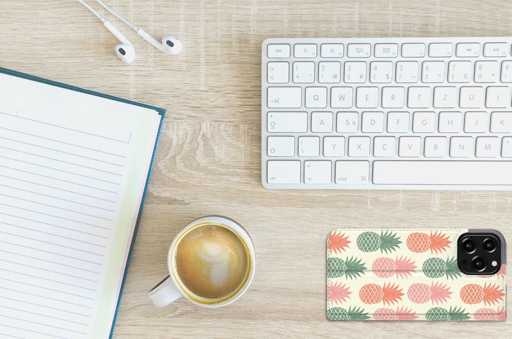 iPhone 13 Pro Max Flip Style Cover Ananas - B2C Telecom