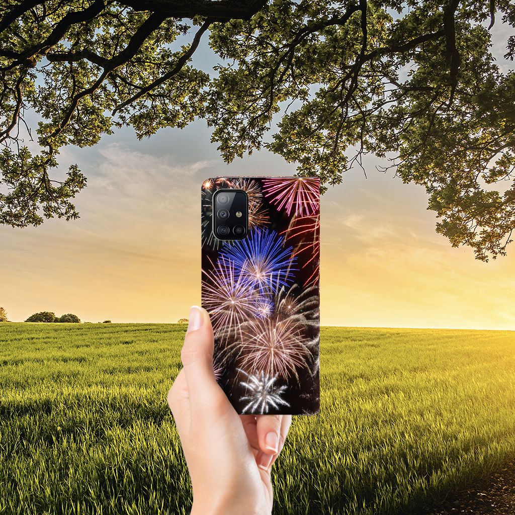 Samsung Galaxy A71 Hippe Standcase Vuurwerk - B2C Telecom