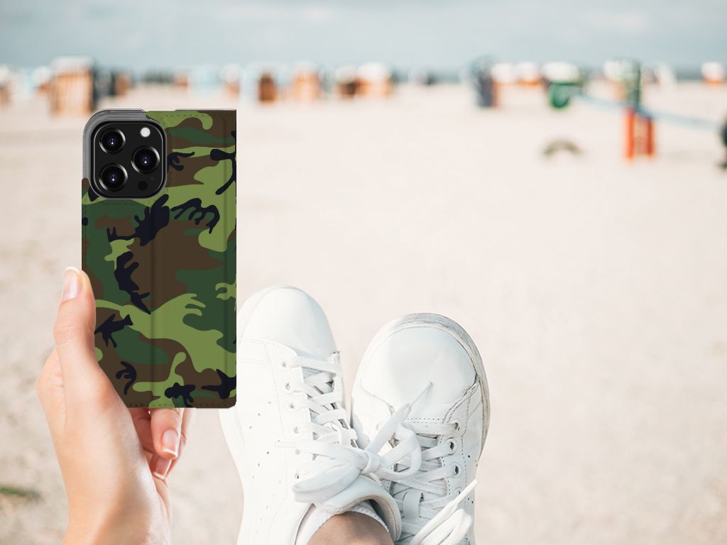 iPhone 13 Pro Hoesje met Magneet Army Dark - B2C Telecom