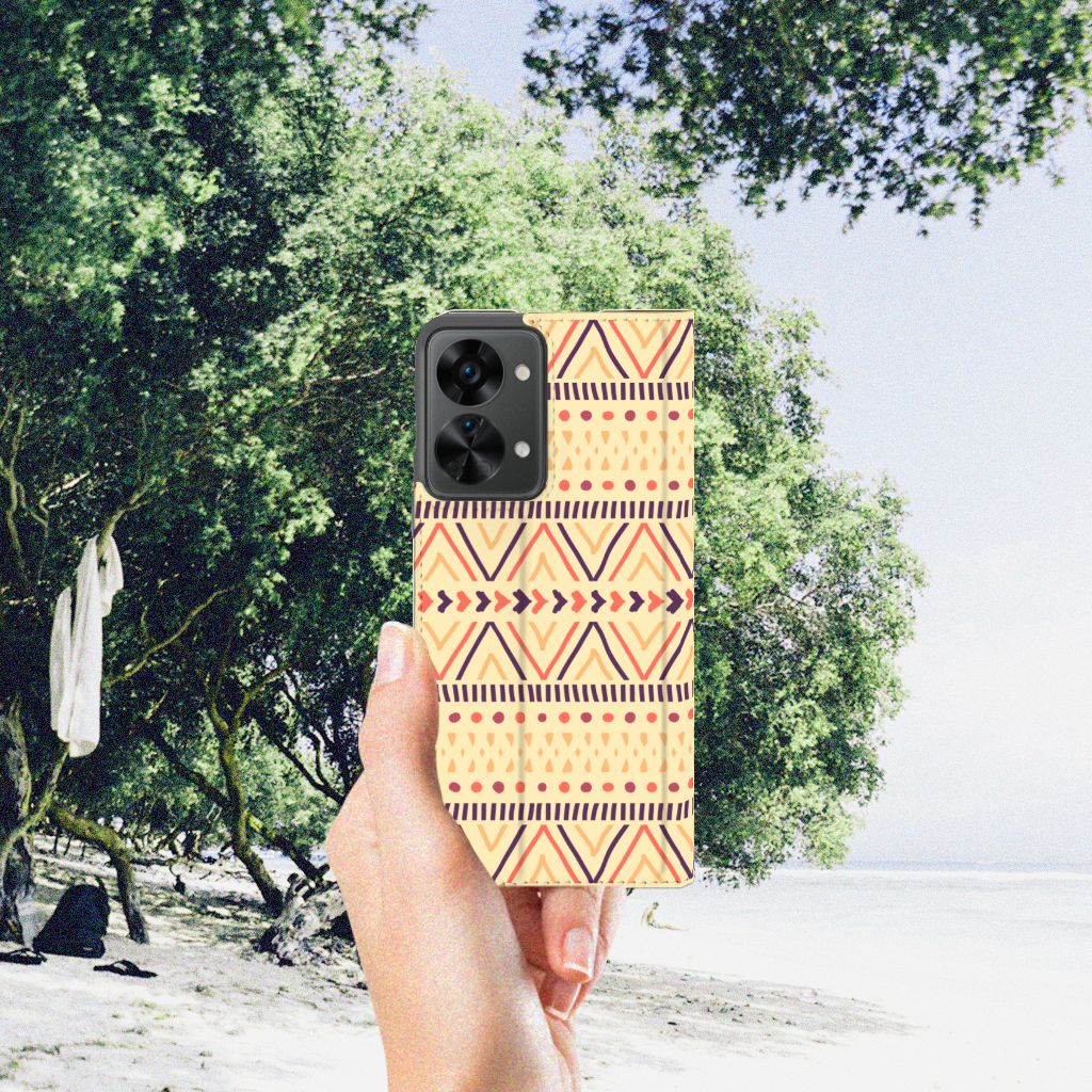 OnePlus Nord 2T Hoesje met Magneet Aztec Yellow - B2C Telecom