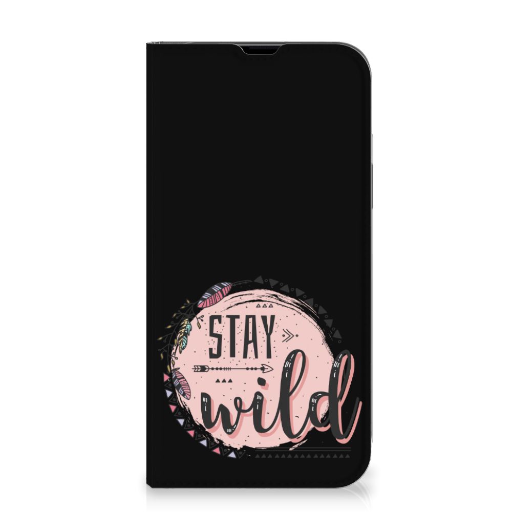 iPhone 13 Pro Max Magnet Case Boho Stay Wild design met 'Stay Wild' op een zwart achtergrond met kleurrijke details.