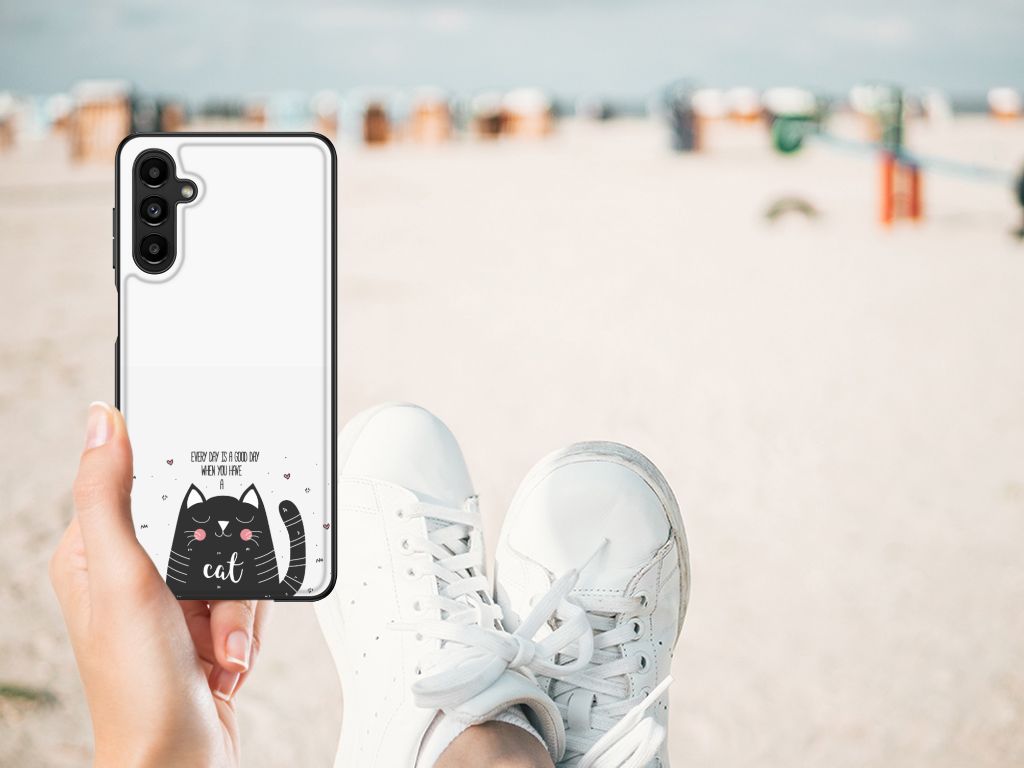 Samsung Galaxy A14 5G Hoesje Cat Good Day op het strand met sneakers in beeld.