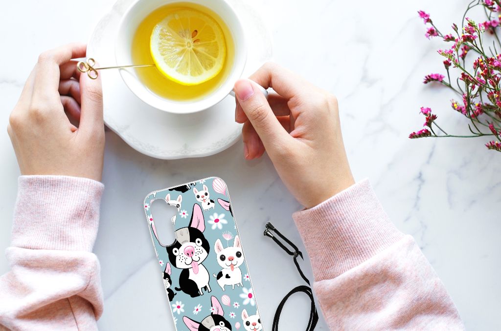 Samsung Galaxy A14 5G Case Anti-shock Hondjes met schattige hondjesprint en een kopje thee op tafel.
