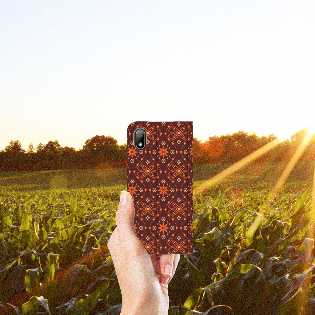 Huawei Y5 (2019) Hoesje met Magneet Batik Brown - B2C Telecom
