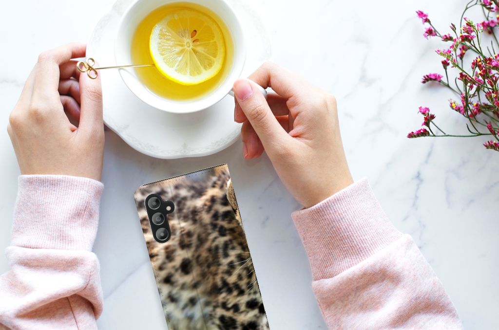 Samsung Galaxy A14 5G Hoesje maken Baby Luipaard met een kopje thee en citroen.
