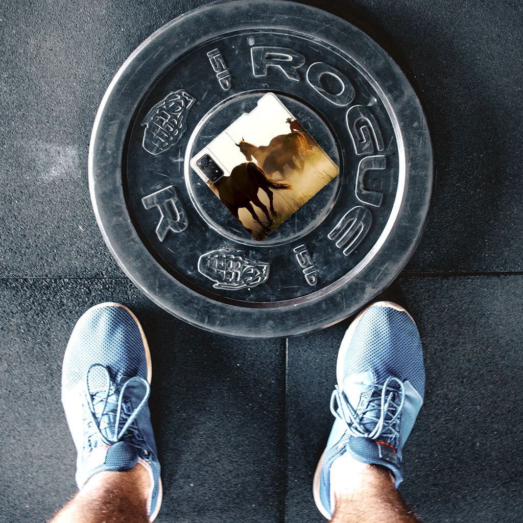 Xiaomi Redmi Note 11 Pro Hoesje maken Design Cowboy op een gewichtschijf met schoenen erop.