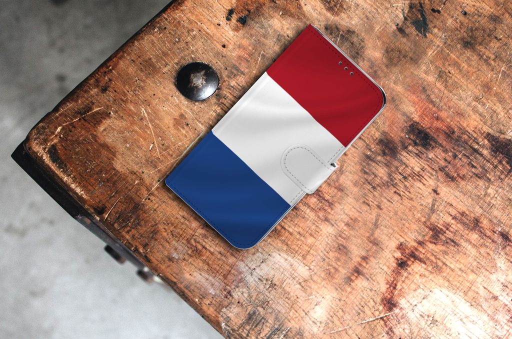 Xiaomi Mi A2 Lite Bookstyle Case Nederlandse Vlag op een houten tafel