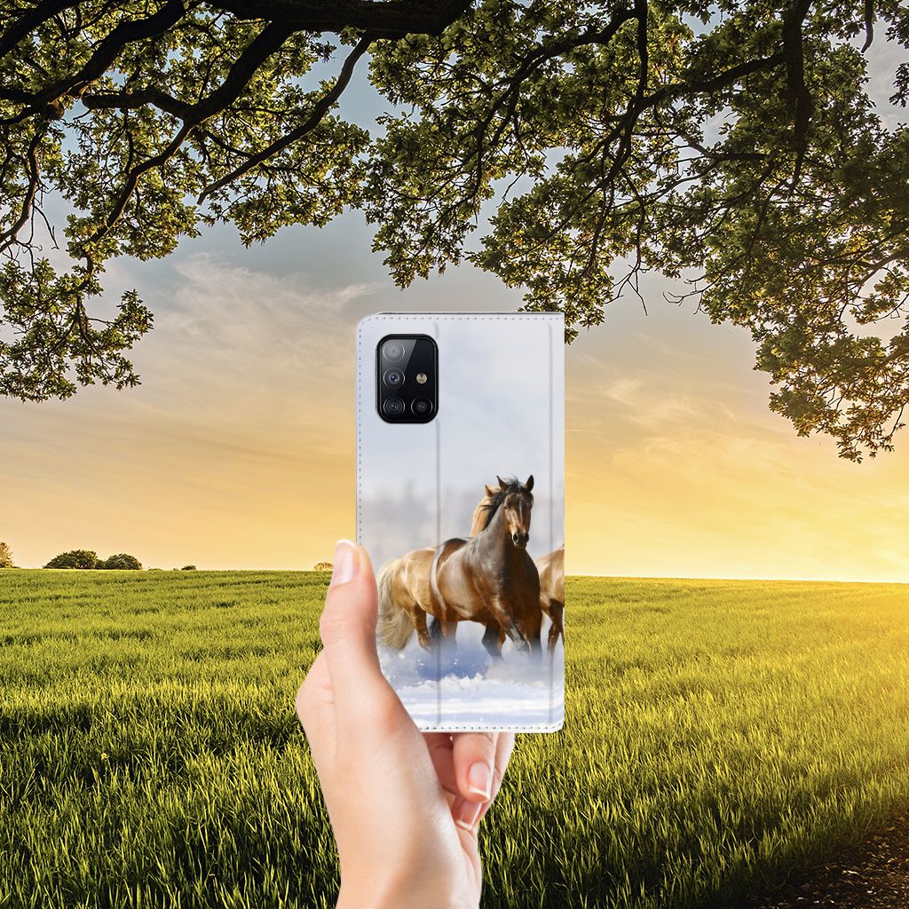 Samsung Galaxy A71 Hoesje maken Paarden met prachtige paardenprint in een natuurlijke omgeving.