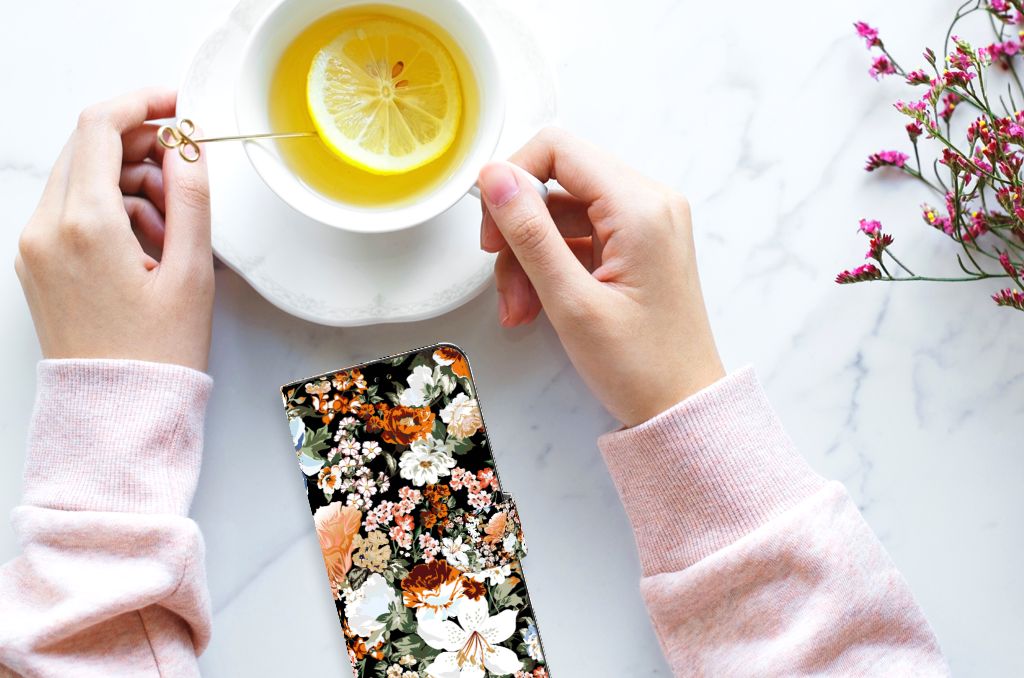 Hoesje voor Samsung Galaxy A14 5G Dark Flowers met bloemenprint bij een kopje thee