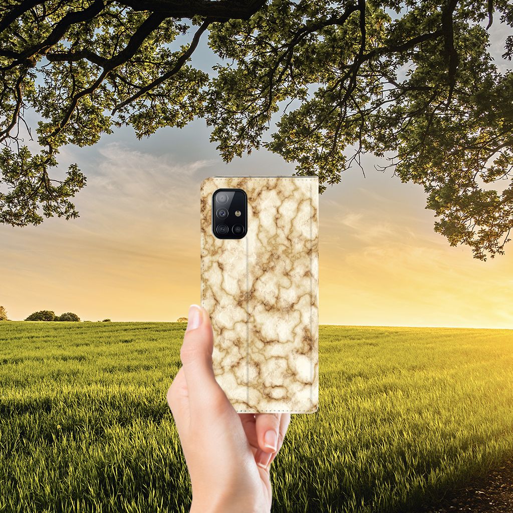 Samsung Galaxy A71 Standcase Marmer Goud - B2C Telecom