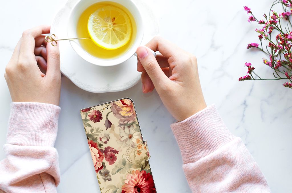 Hoesje voor Samsung Galaxy A14 5G Bloemen naast een kopje thee met citroen en bloemen op tafel.