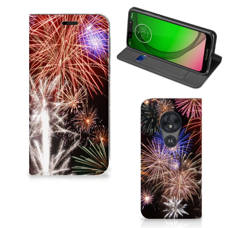 Motorola Moto G7 Play Hippe Standcase Vuurwerk - B2C Telecom