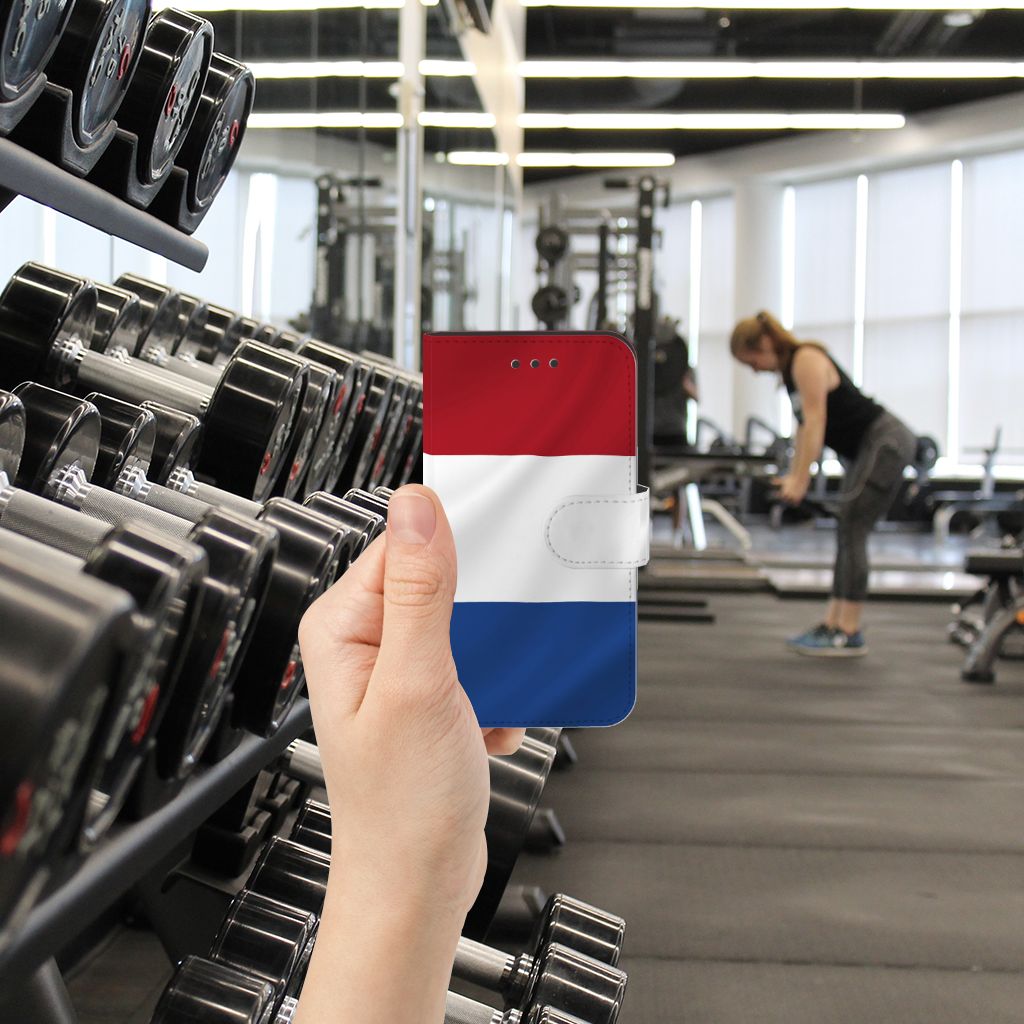 Samsung Galaxy Xcover 3 | Xcover 3 VE Bookstyle Case Nederlandse Vlag in een sportschool met gewichtjes