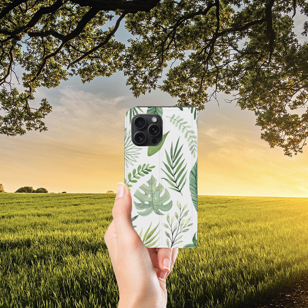 iPhone 15 Pro Max Smart Cover Leaves met groene bladeren in een natuurlijke omgeving đŋ