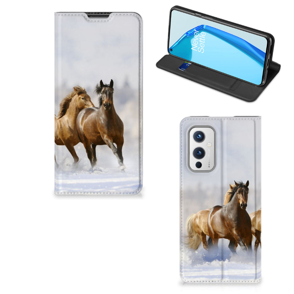 OnePlus 9 Hoesje maken Paarden met afbeeldingen van rennende paarden op een elegante smartphone hoes.