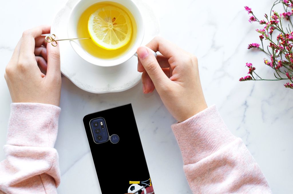 Motorola Moto G60s Hippe Standcase Sports design displayed with hands holding a cup of tea.