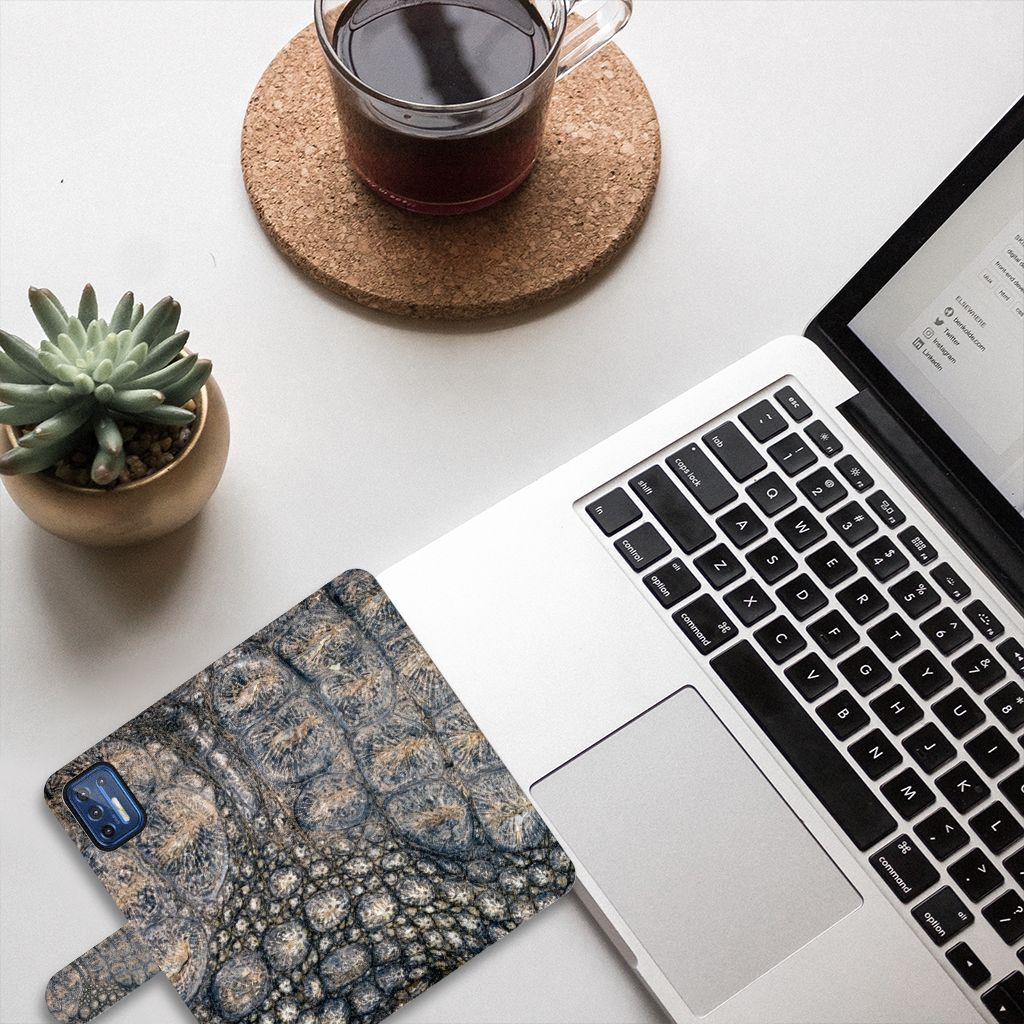Motorola Moto G9 Plus Telefoonhoesje met Pasjes Krokodillenprint