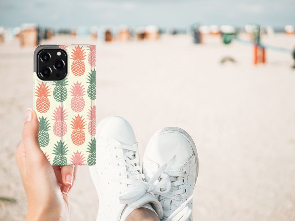iPhone 13 Pro Flip Style Cover Ananas - B2C Telecom
