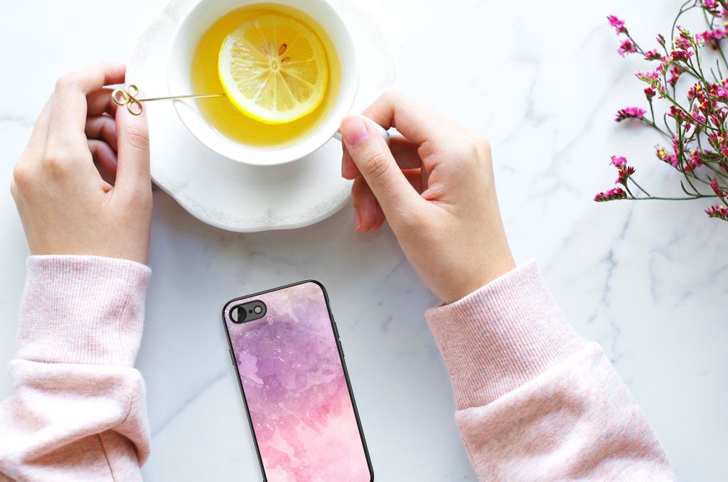 Kleurrijke Telefoonhoesje iPhone SE 2022 | SE 2020 | 7/8 Pink Purple Paint met handen en thee op tafel.