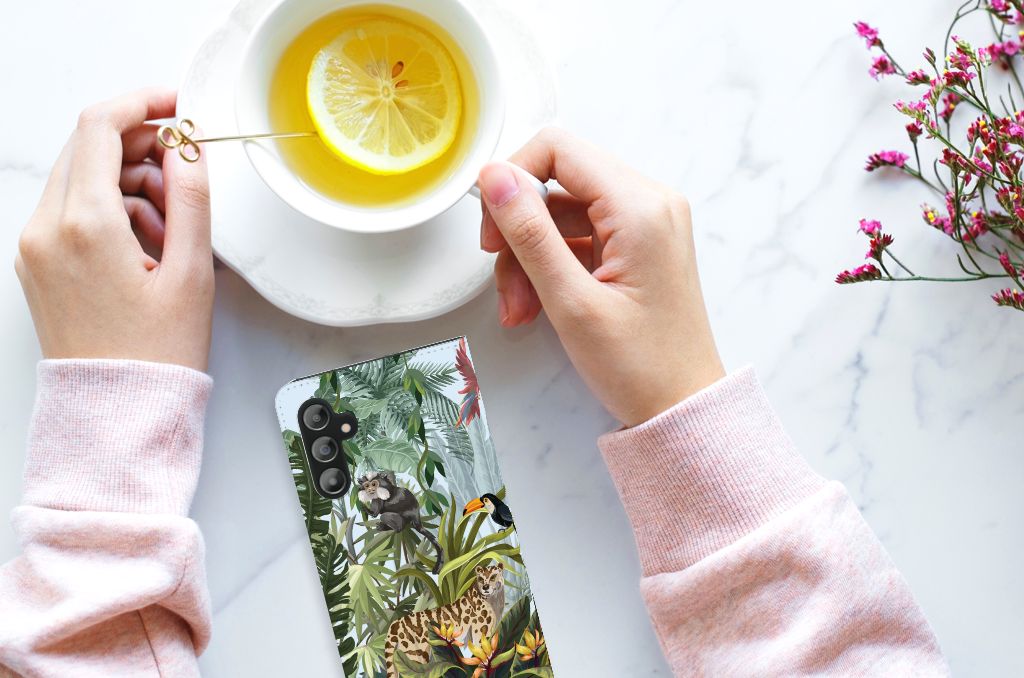 Hoesje maken voor Samsung Galaxy A14 5G Jungle, met jungle design en een drankje op tafel.