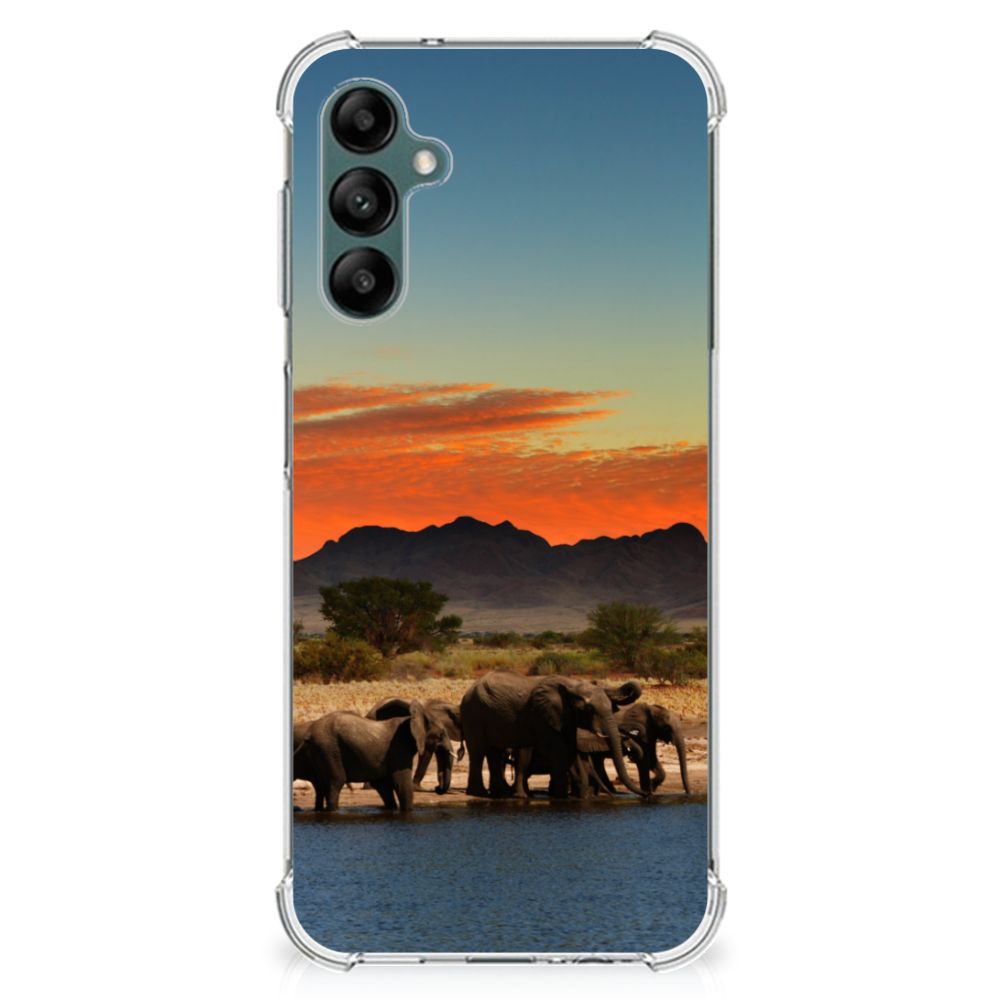 Samsung Galaxy A14 5G/4G Case Anti-shock Olifanten with elephants by a water body during sunset.