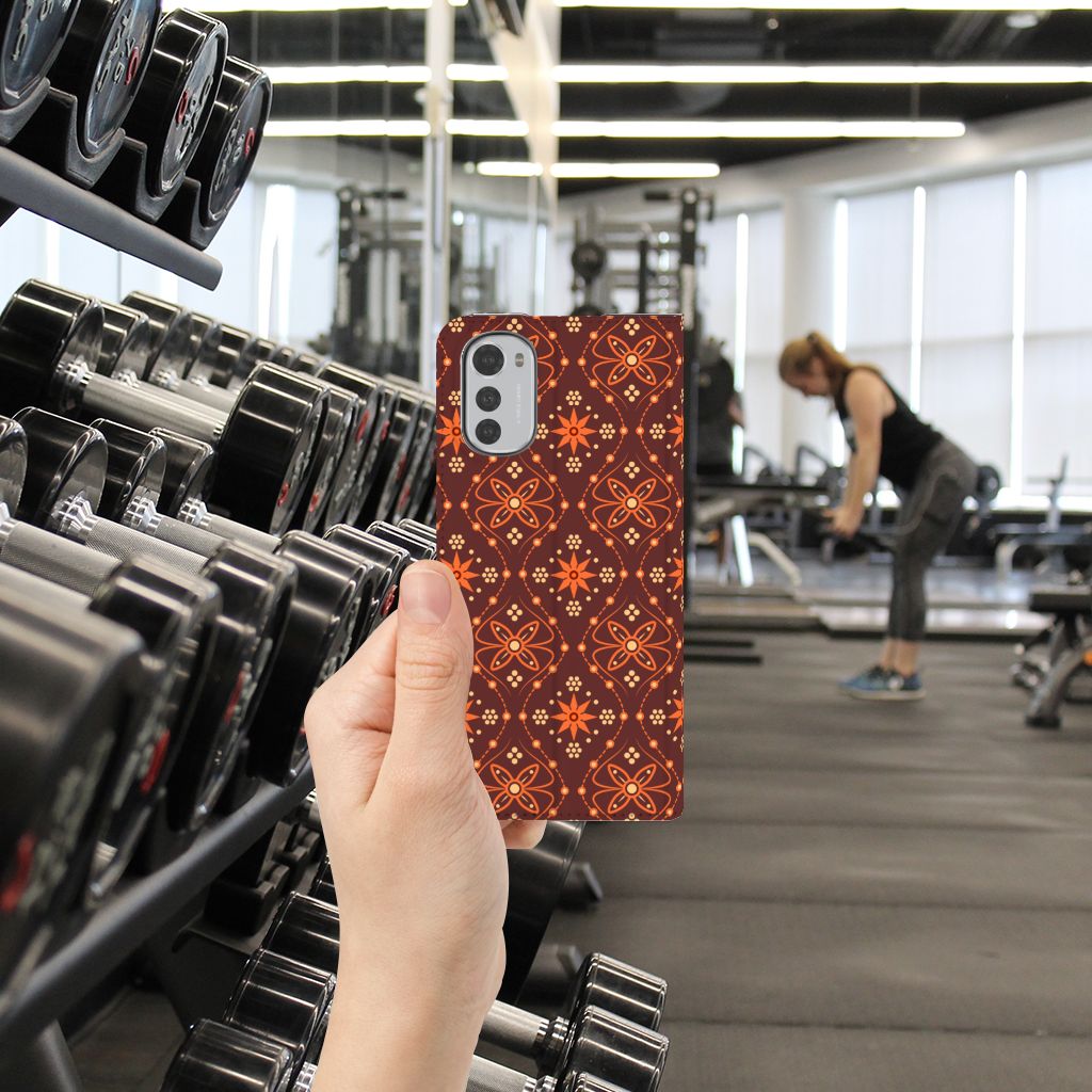 Motorola Moto E32 | Moto E32s Hoesje met Magneet Batik Brown - B2C Telecom