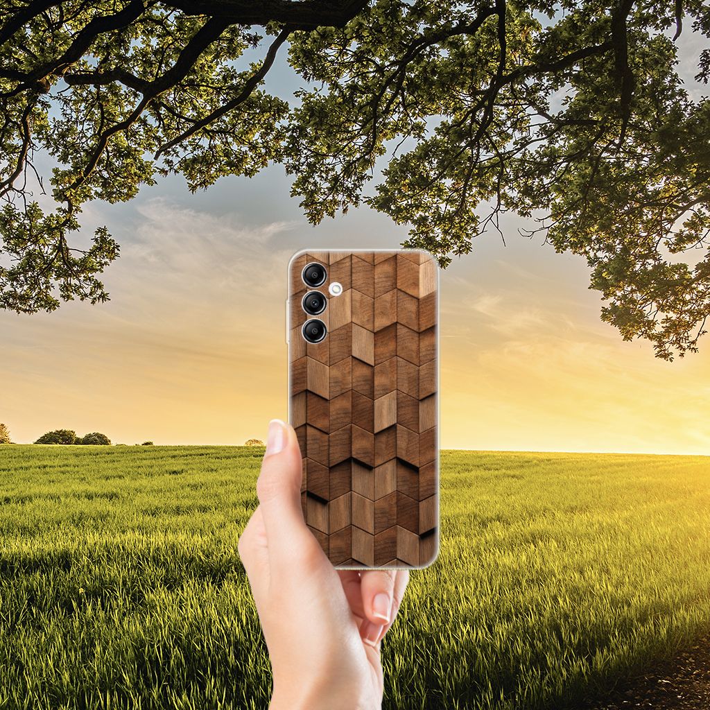 Bumper Hoesje voor Samsung Galaxy A14 5G Wooden Cubes met houten blokken ontwerp in een natuurlijke setting.